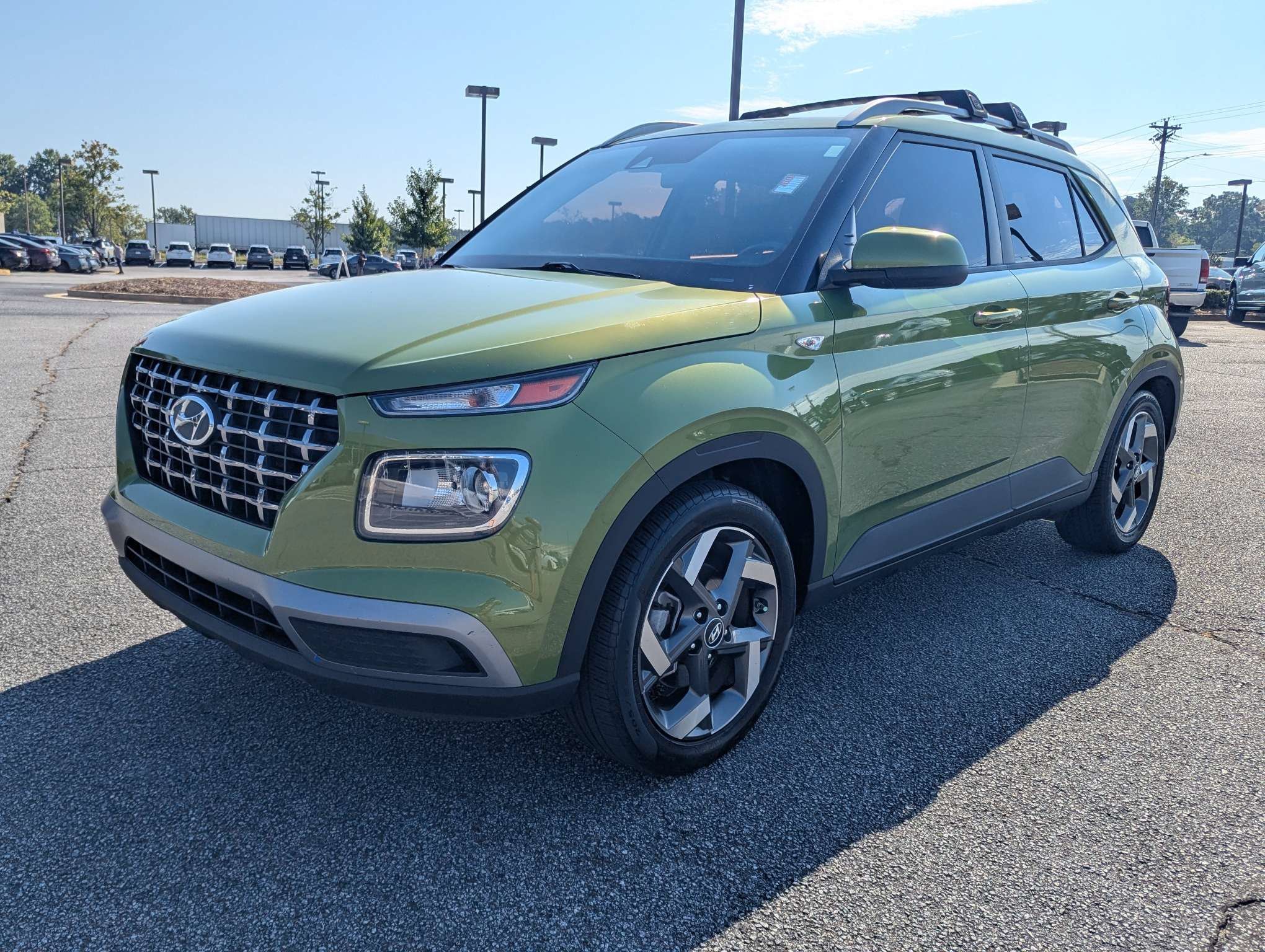 Used 2022 Green Hyundai SEL image 6
