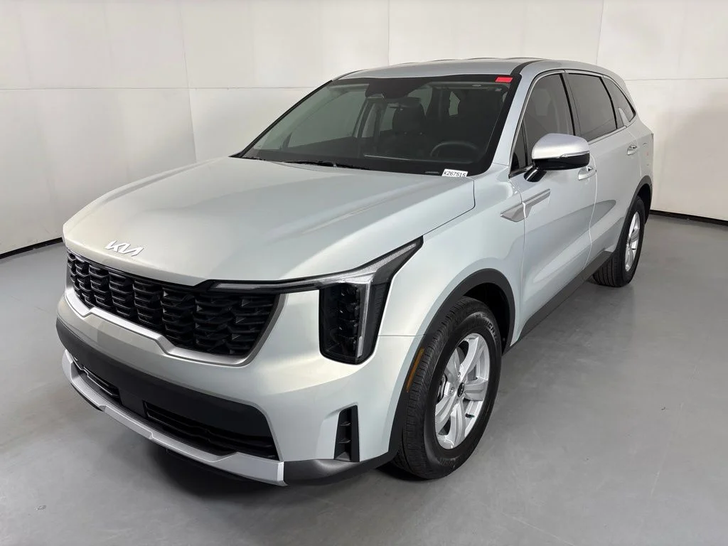 New 2026 Ivory Silver Kia LX image 4