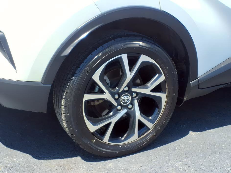 Used 2019 Blizzard Pearl Toyota XLE image 7