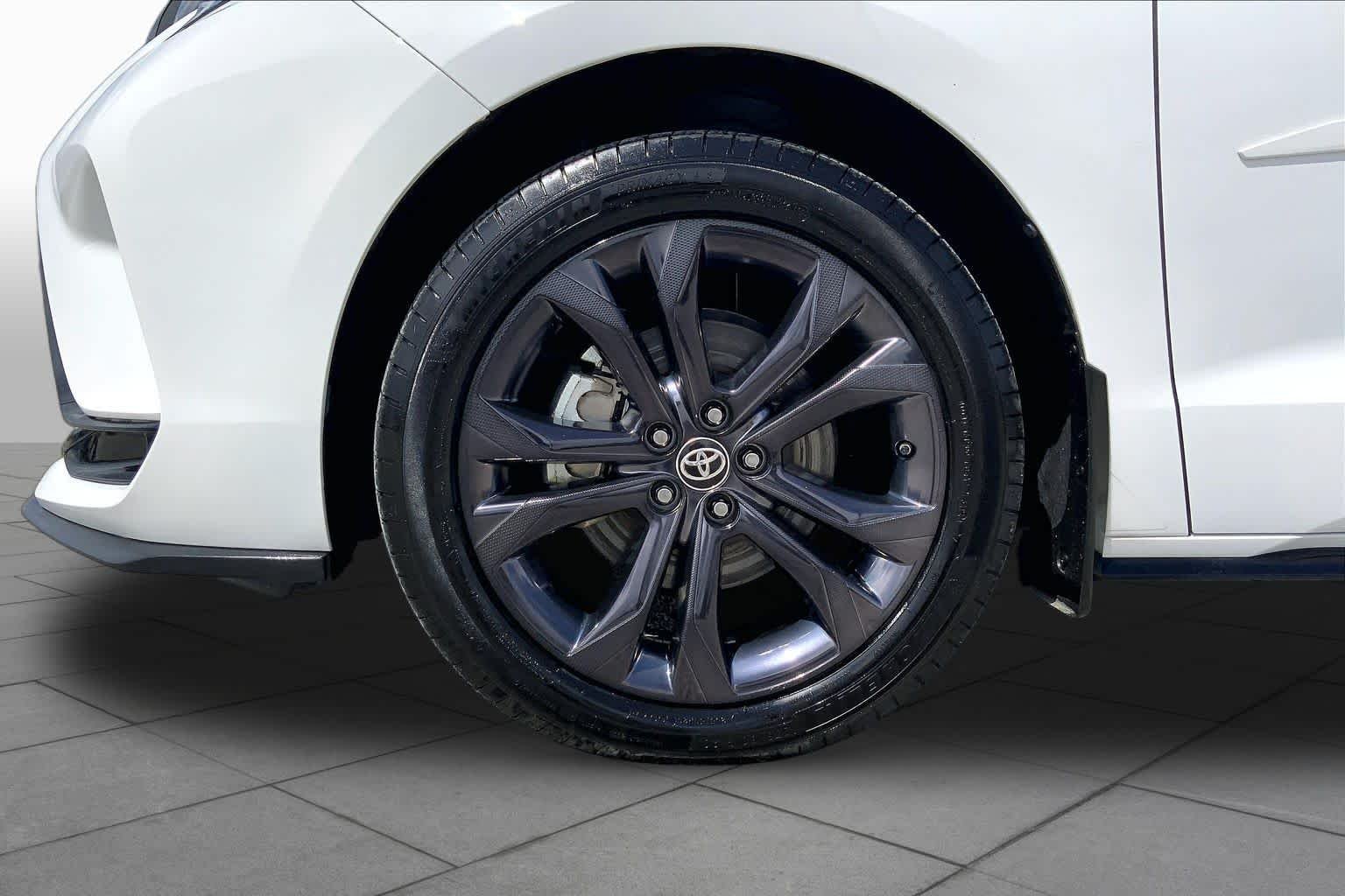Used 2025 Ice Cap Toyota XSE image 11