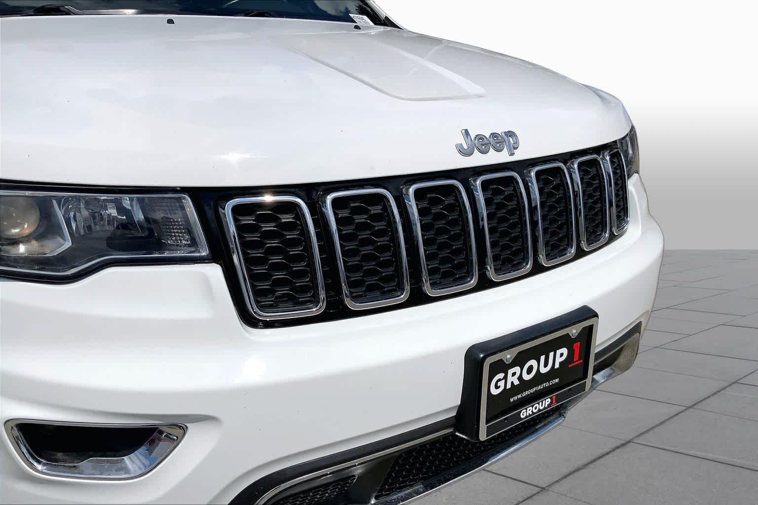 Used 2017 Bright White Clearcoat Jeep Limited image 30