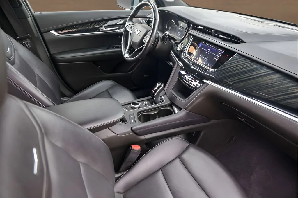 Used 2023 Argent Silver Metallic Cadillac Premium Luxury image 31