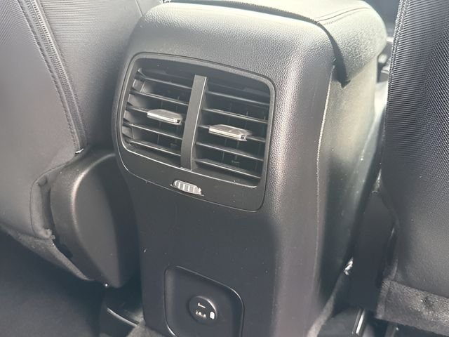 Used 2022 Blue Ford SE image 19