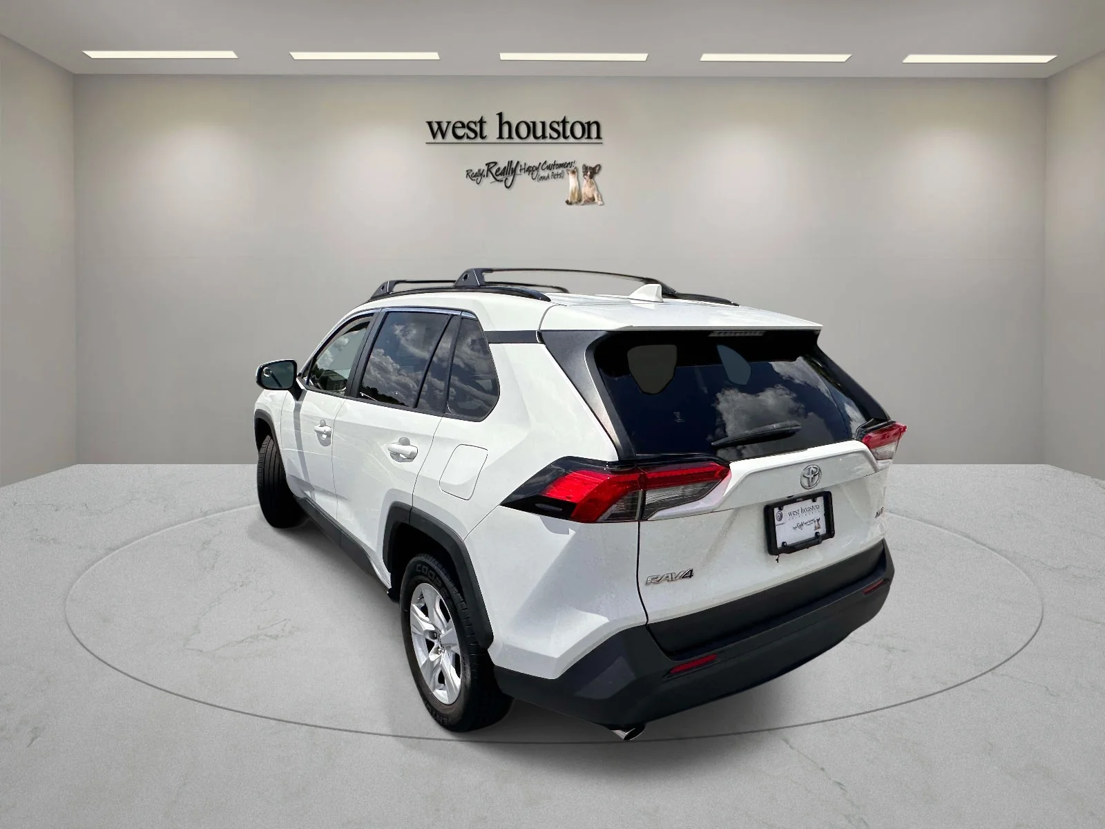 Used 2019 White Toyota XLE image 8