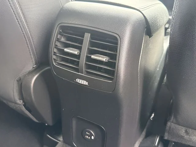 Used 2022 Blue Ford SE image 19
