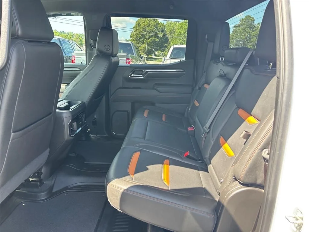 Used 2022 White GMC AT4 image 17