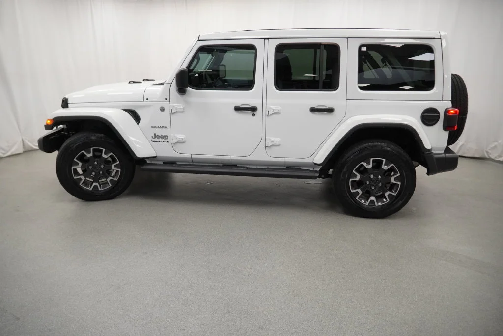 Used 2024 White Jeep Sahara image 26