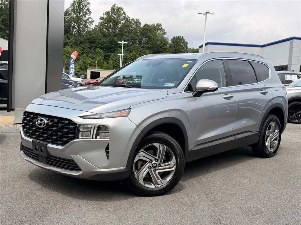 Used 2023 Silver Hyundai SEL image 2