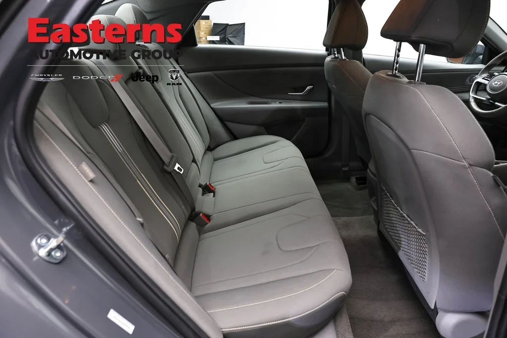 Used 2025 Gray Hyundai SEL Convenience image 23