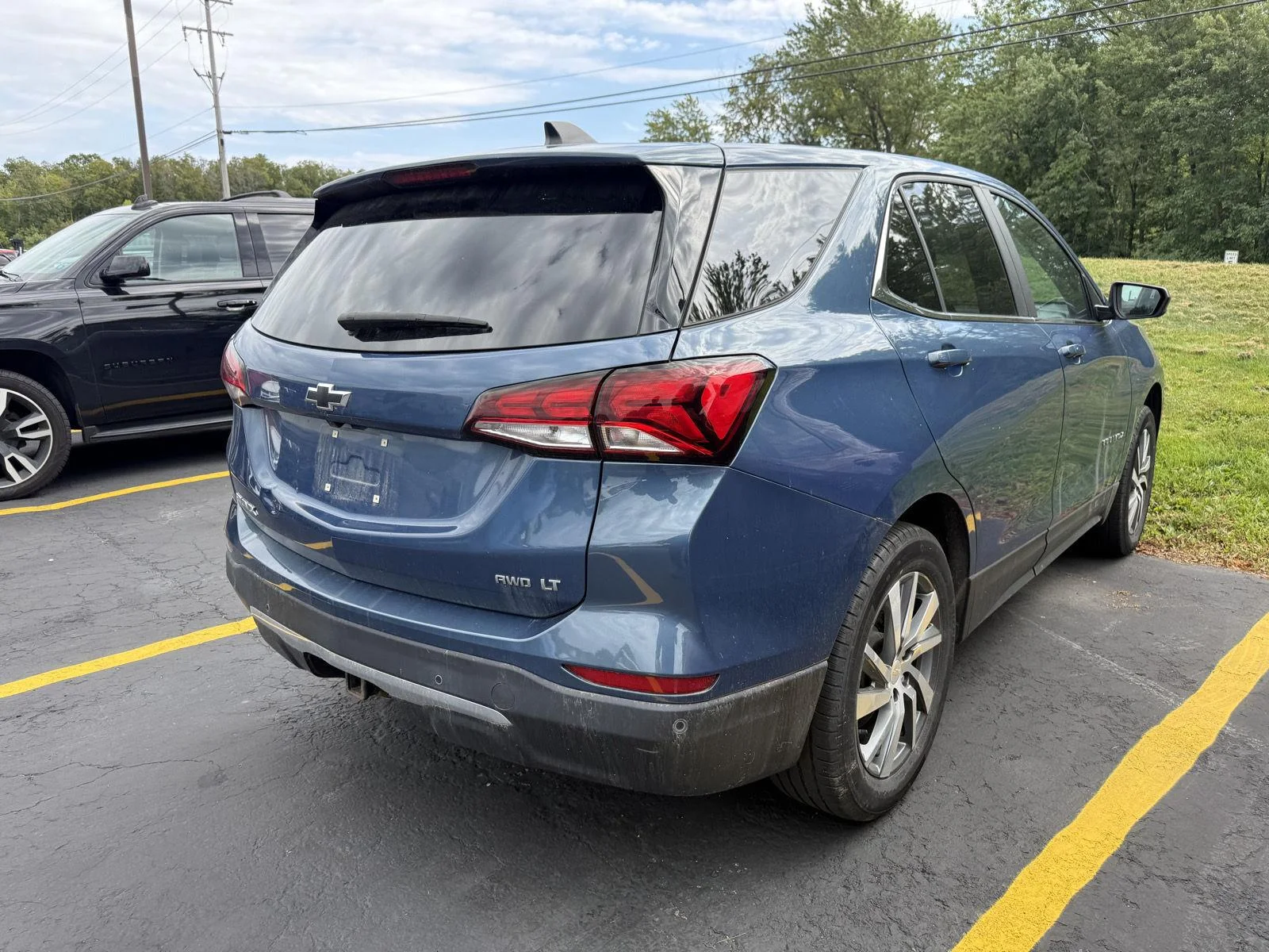Used 2024 Lakeshore Blue Metallic Chevrolet LT image 4