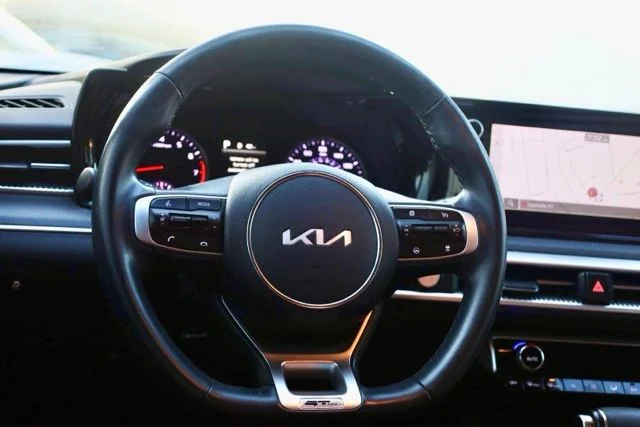 Used 2023 White Kia GT-Line image 33