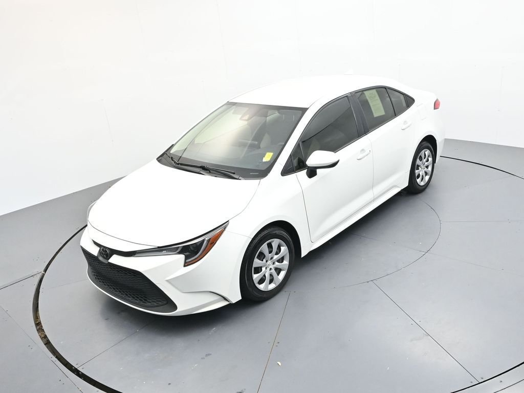 Used 2022 White Toyota LE image 23