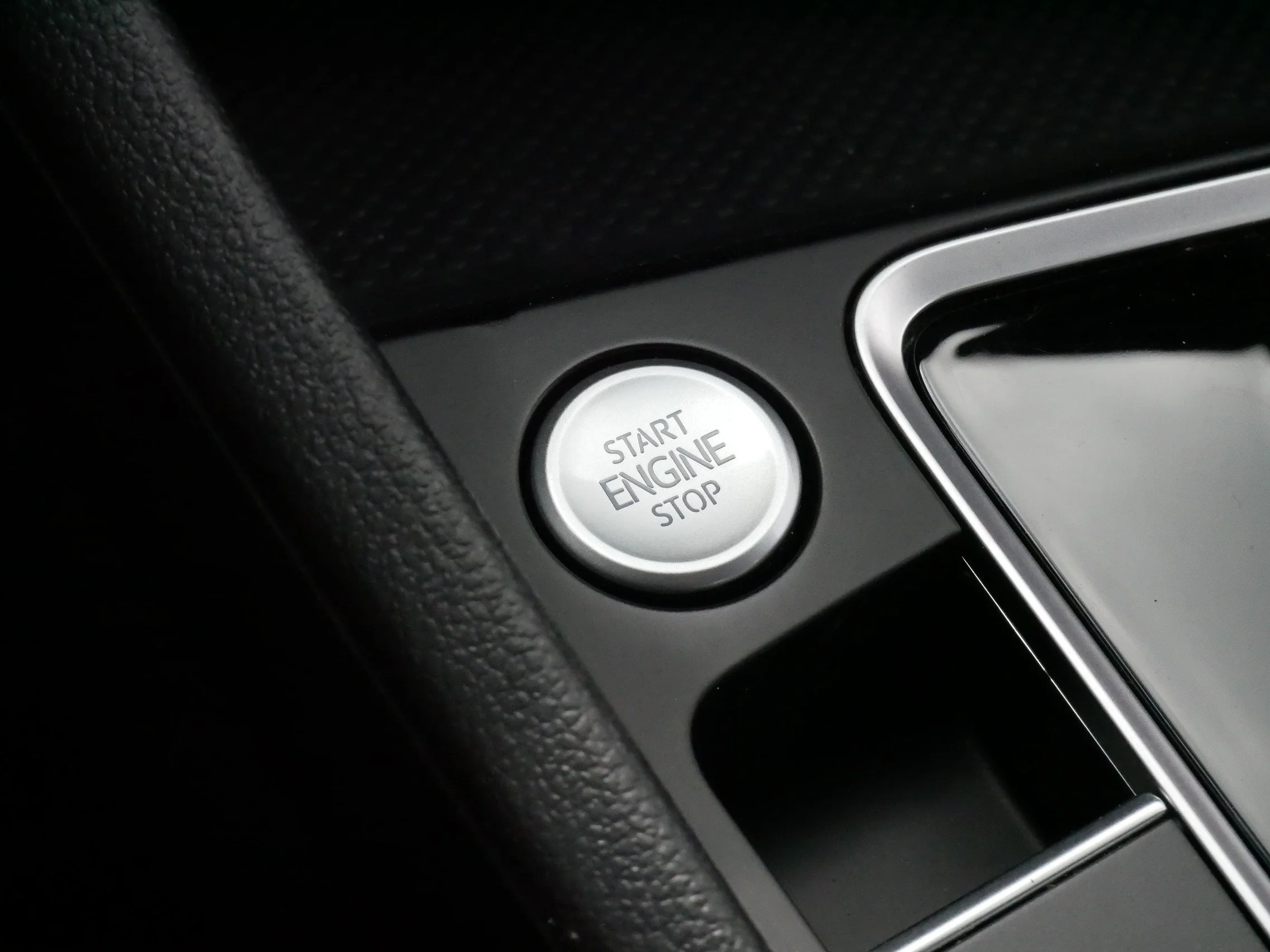Used 2019 Deep Black Pearl Volkswagen R-Line image 27