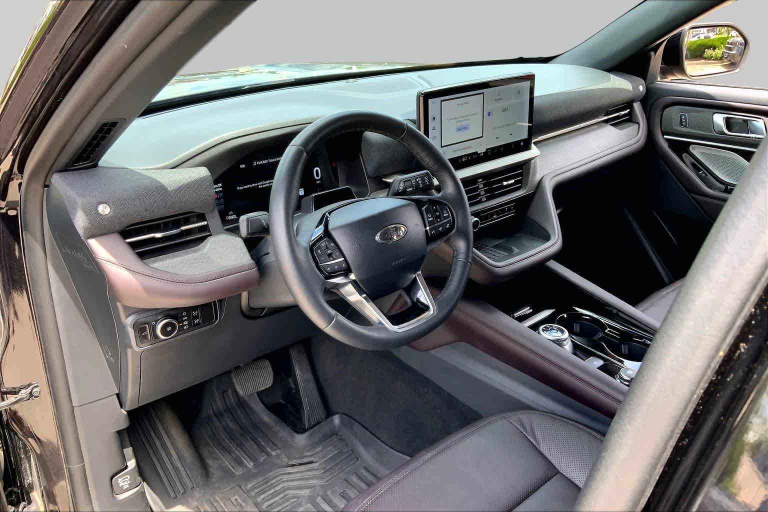 Used 2025 Agate Black Metallic Ford Platinum image 17