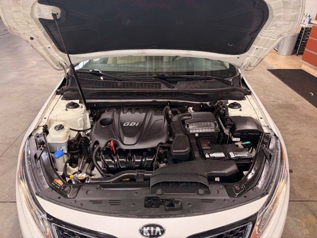 Used 2015 White Kia LX image 28