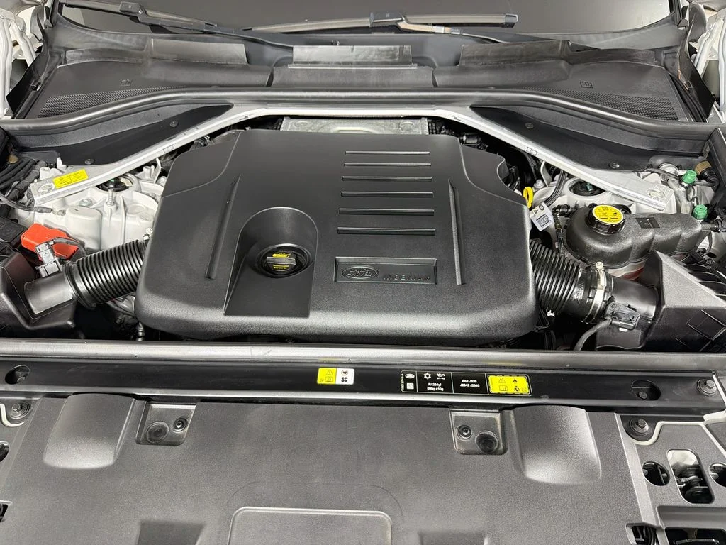 Used 2023 Gray Land Rover SE Dynamic image 33