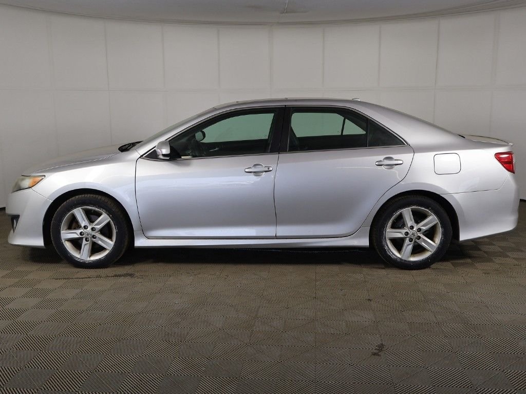 Used 2013 Silver Toyota SE image 12