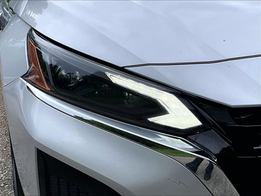 Used 2023 Silver Nissan 2.5 S image 31