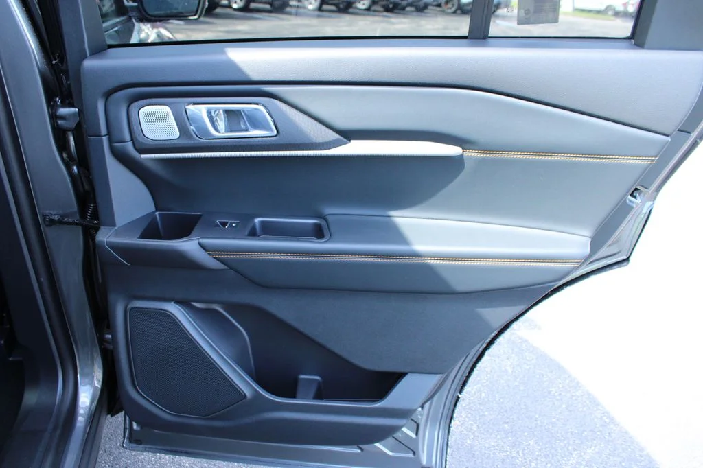 New 2026 Carbonized Gray Metallic Ford Tremor® image 16