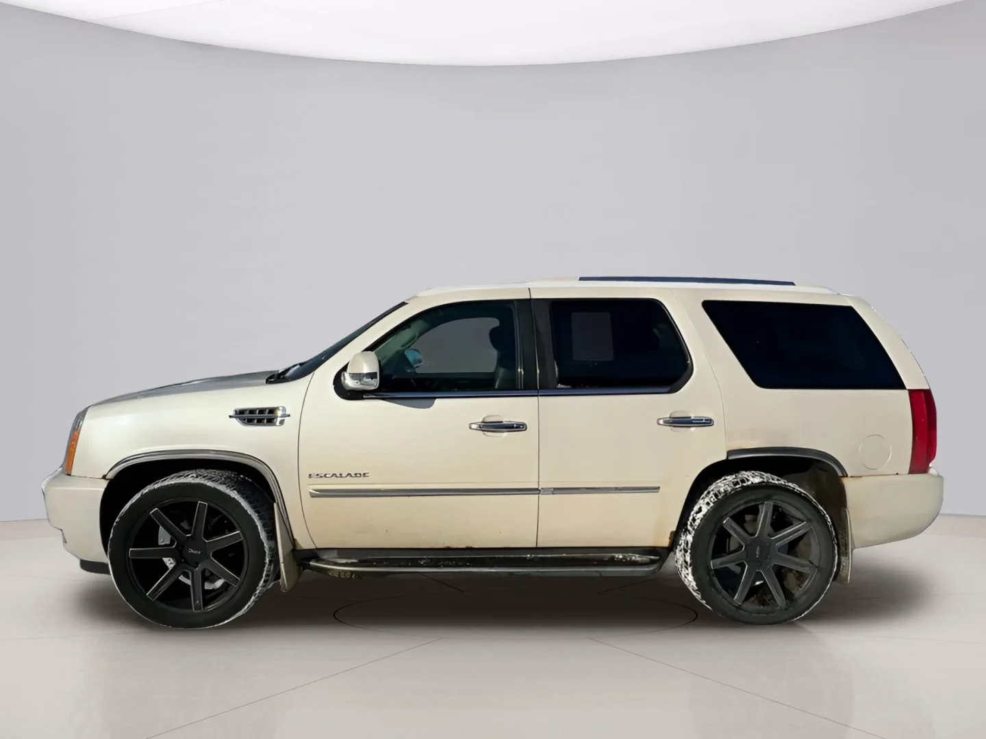 Used 2010 White Cadillac LUXURY image 5