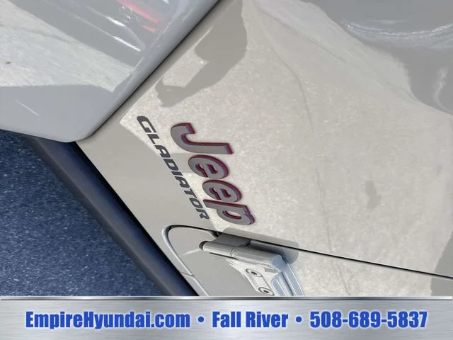 Used 2020  Jeep Rubicon image 11