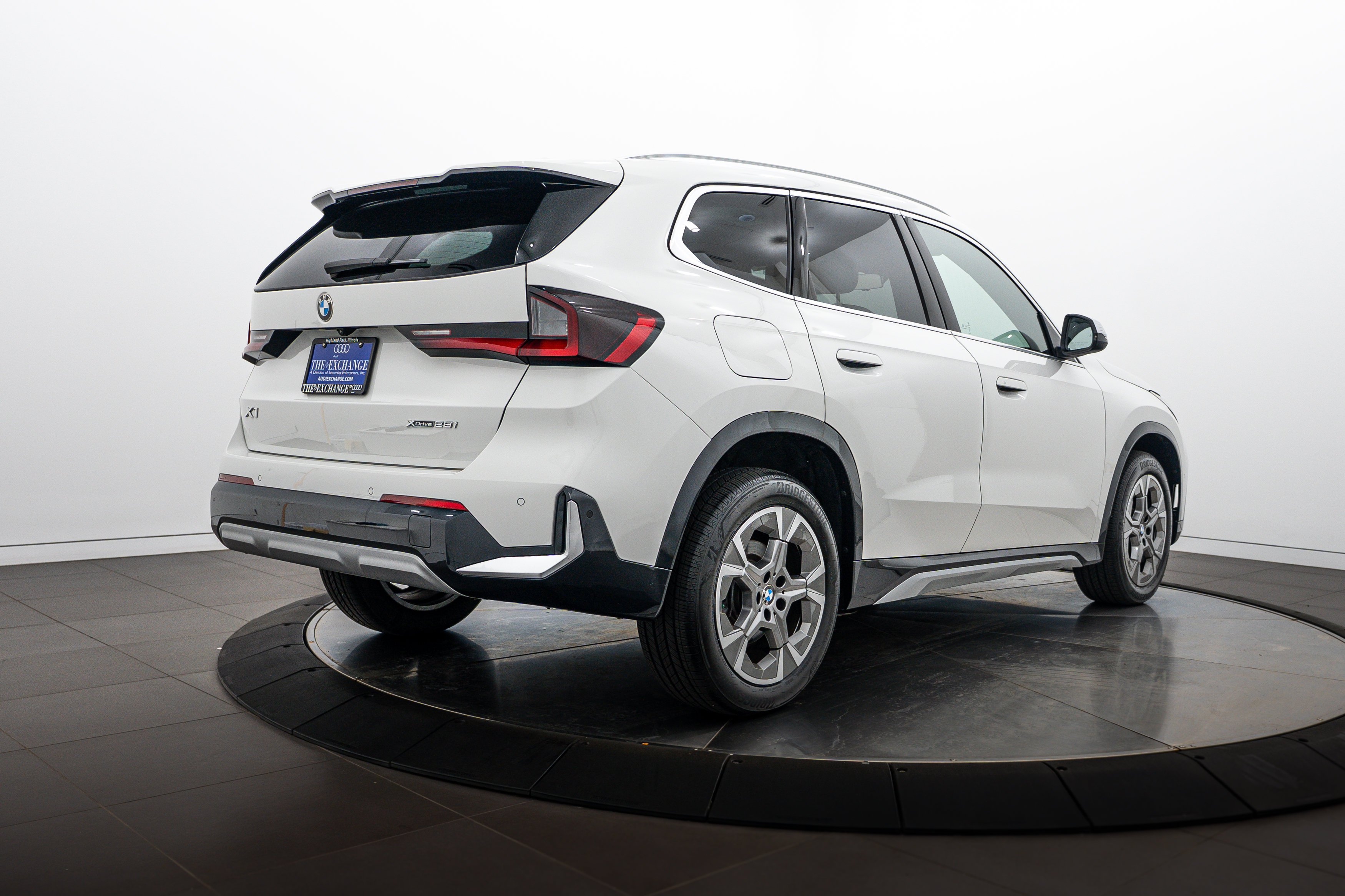 Used 2023 Alpine White BMW xDrive28i image 4