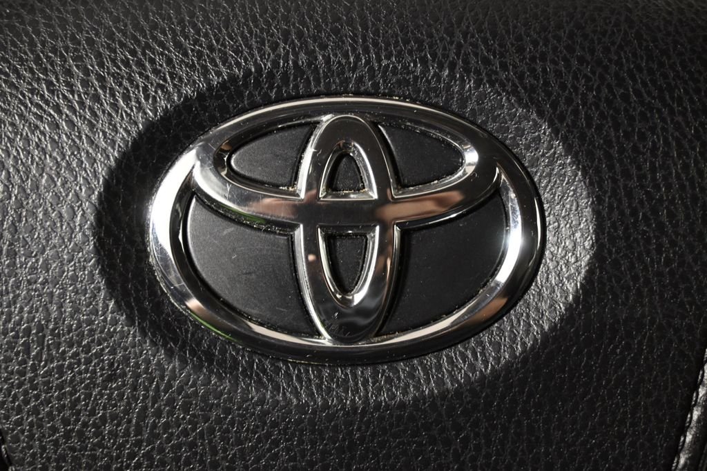 Used 2015 Attitude Black Metallic Toyota XLE V6 image 38
