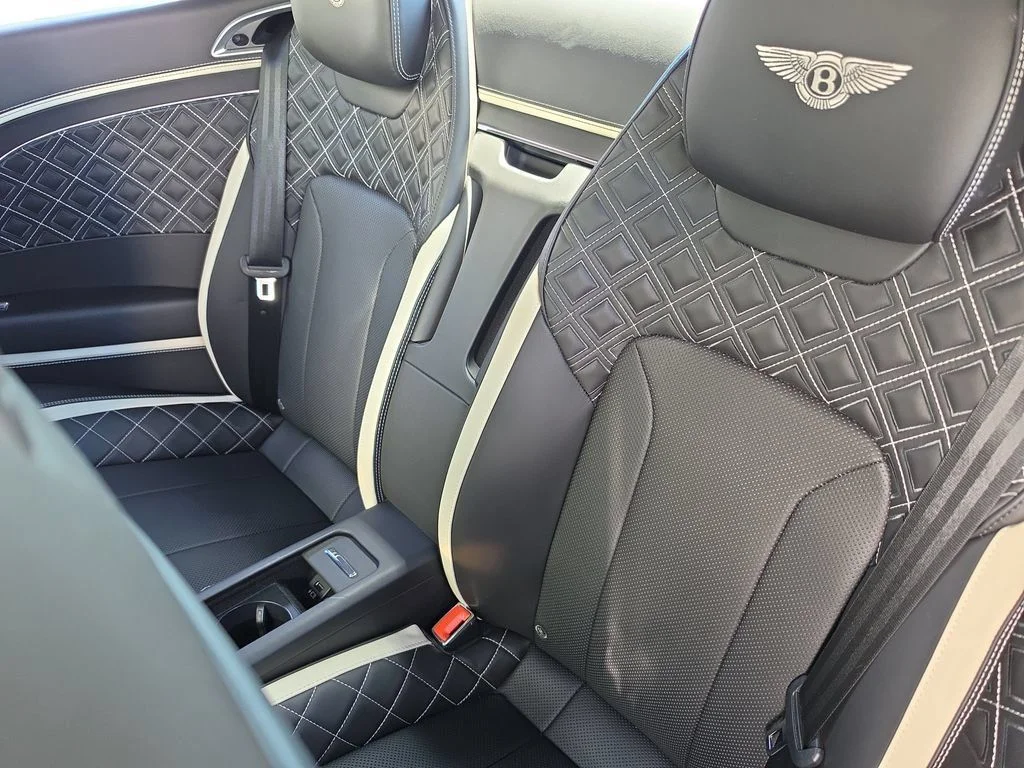 Used 2022 Glacier White Bentley Speed image 14