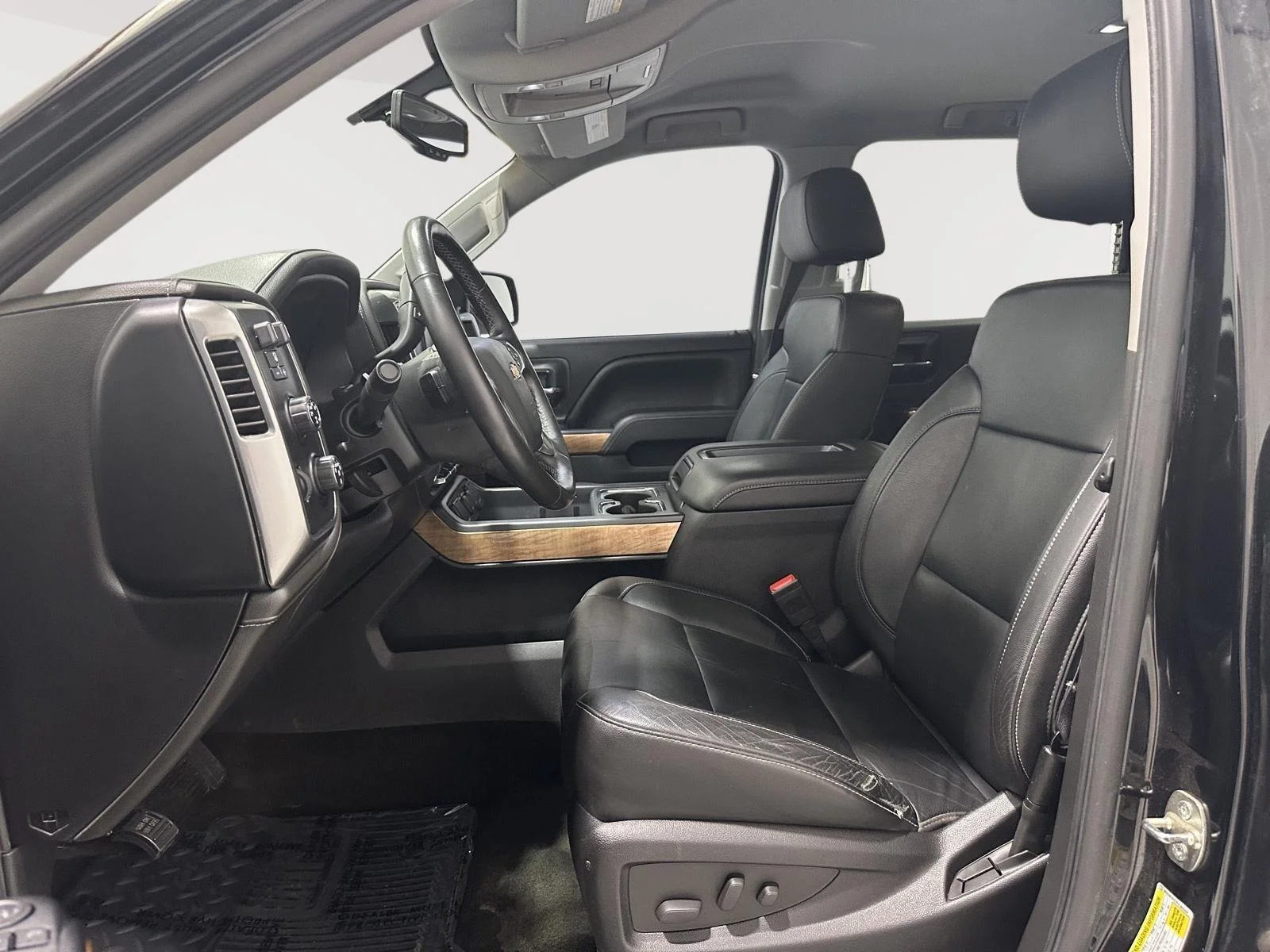 Used 2015 BLACK Chevrolet LTZ image 18