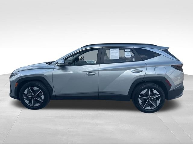 Used 2025 Silver Hyundai SEL Convenience image 2
