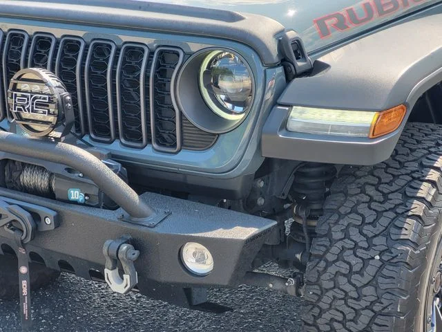 Used 2024 Gray Jeep Rubicon image 7