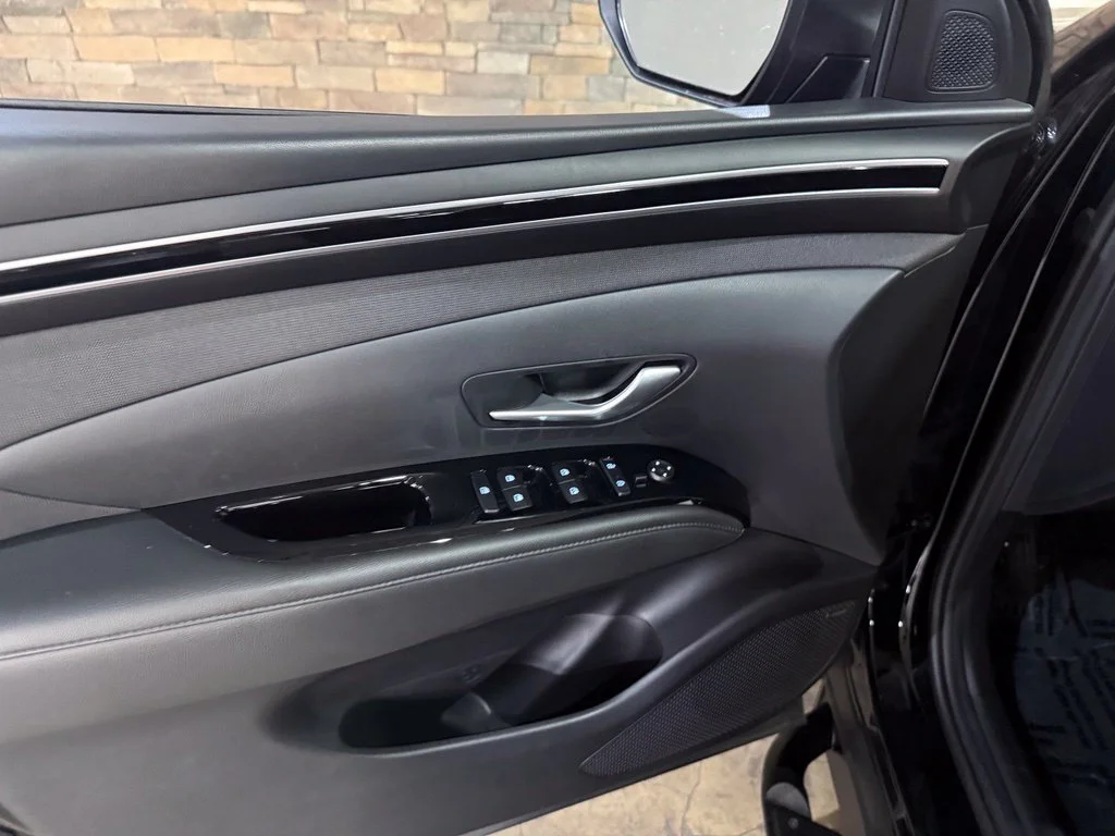 Used 2022 Phantom Black Hyundai Limited image 12