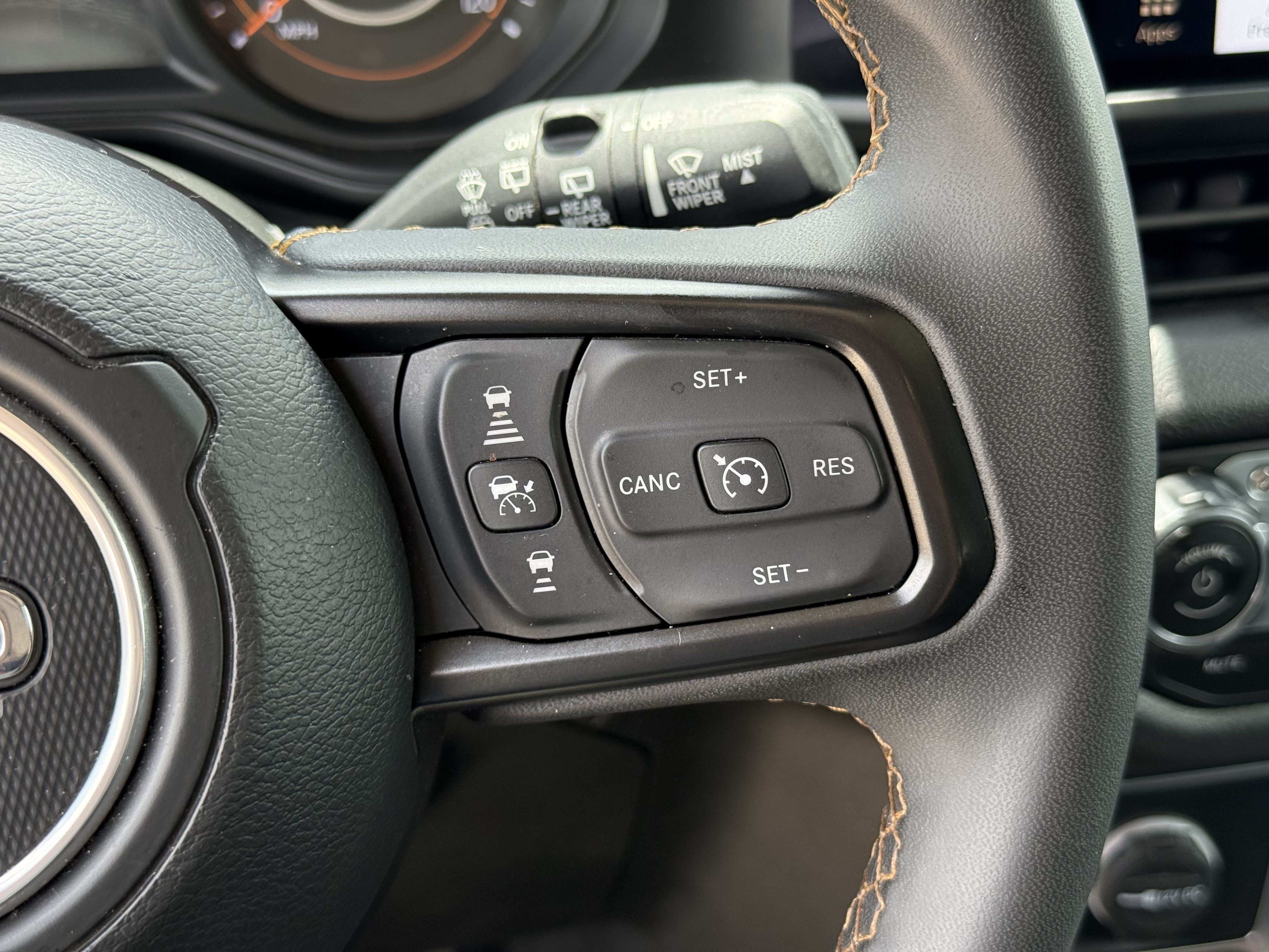 Used 2024 Granite Crystal Metallic Clearcoat Jeep  image 16