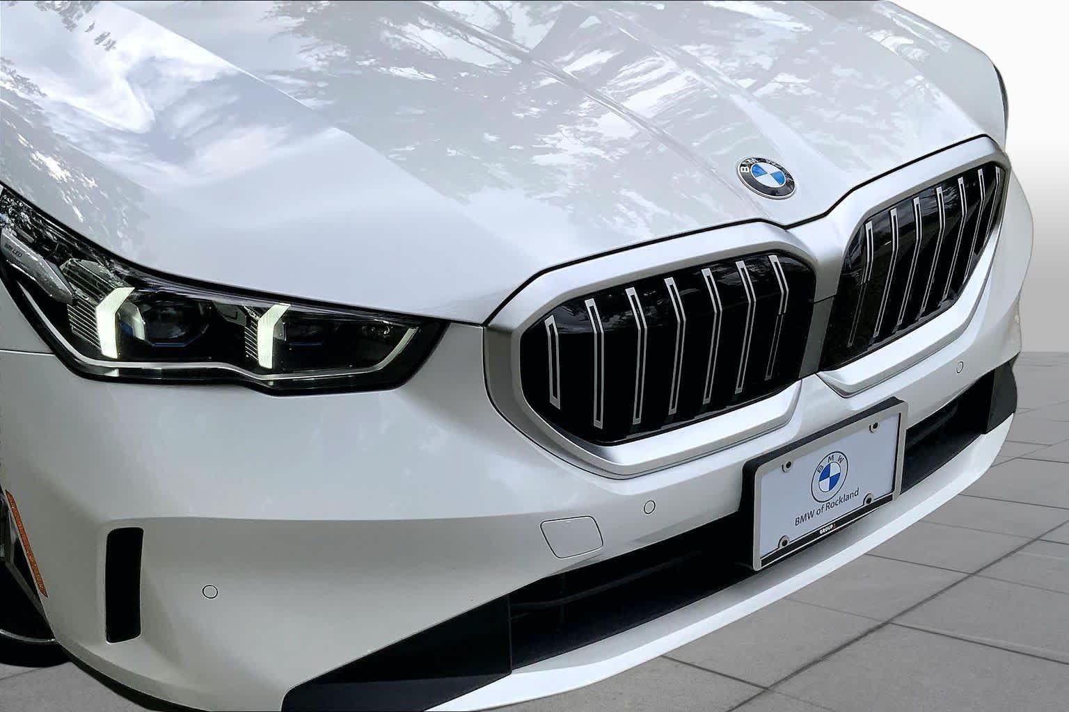 Used 2026 Mineral White Metallic BMW 530i xDrive image 29