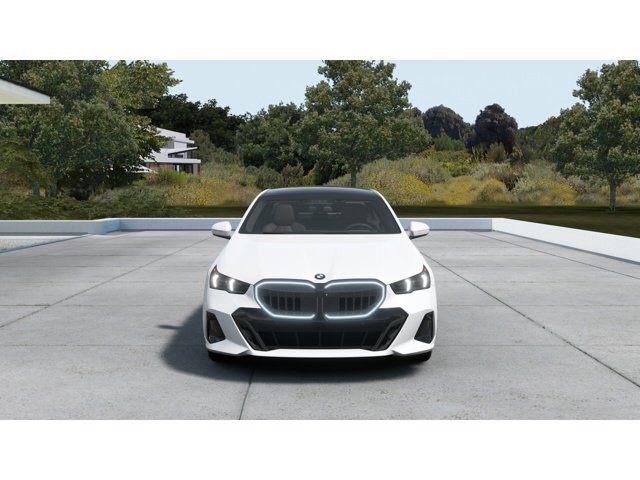 New 2027 Mineral White Metallic BMW 550e xDrive image 3