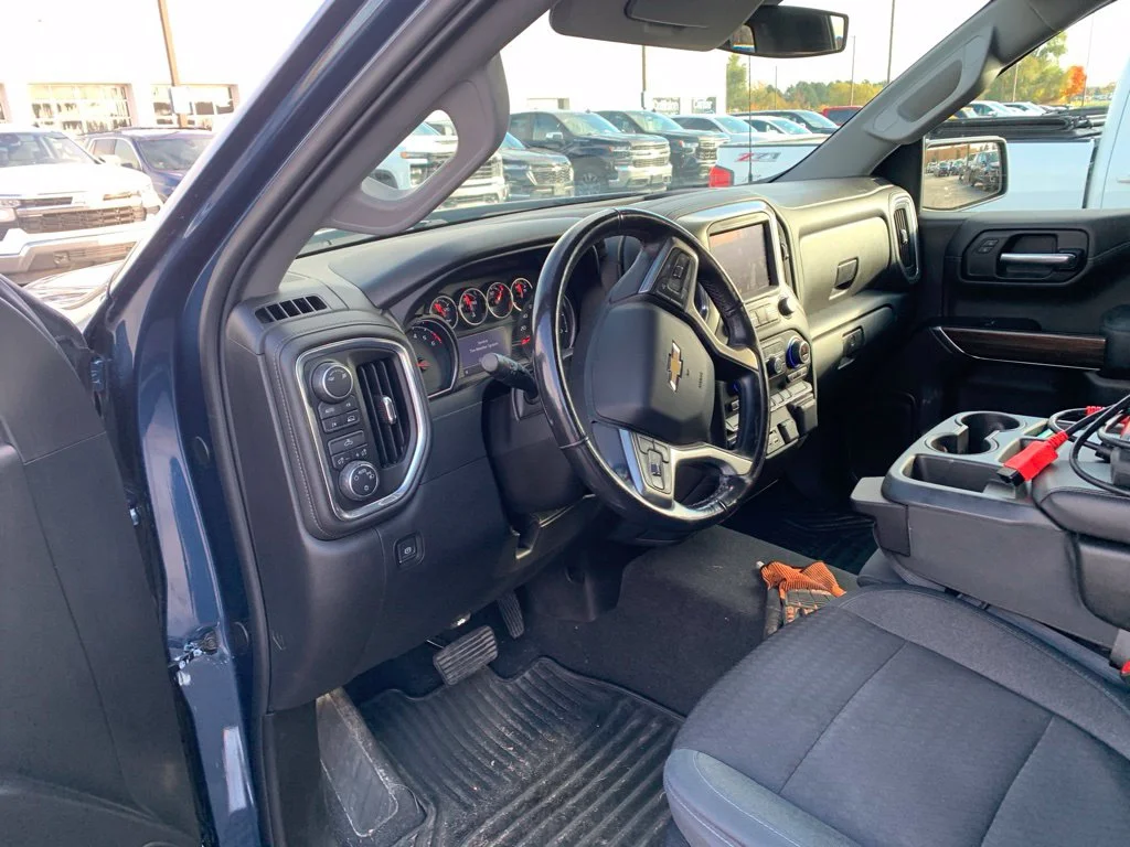 Used 2019 Blue Metallic Chevrolet LT image 10