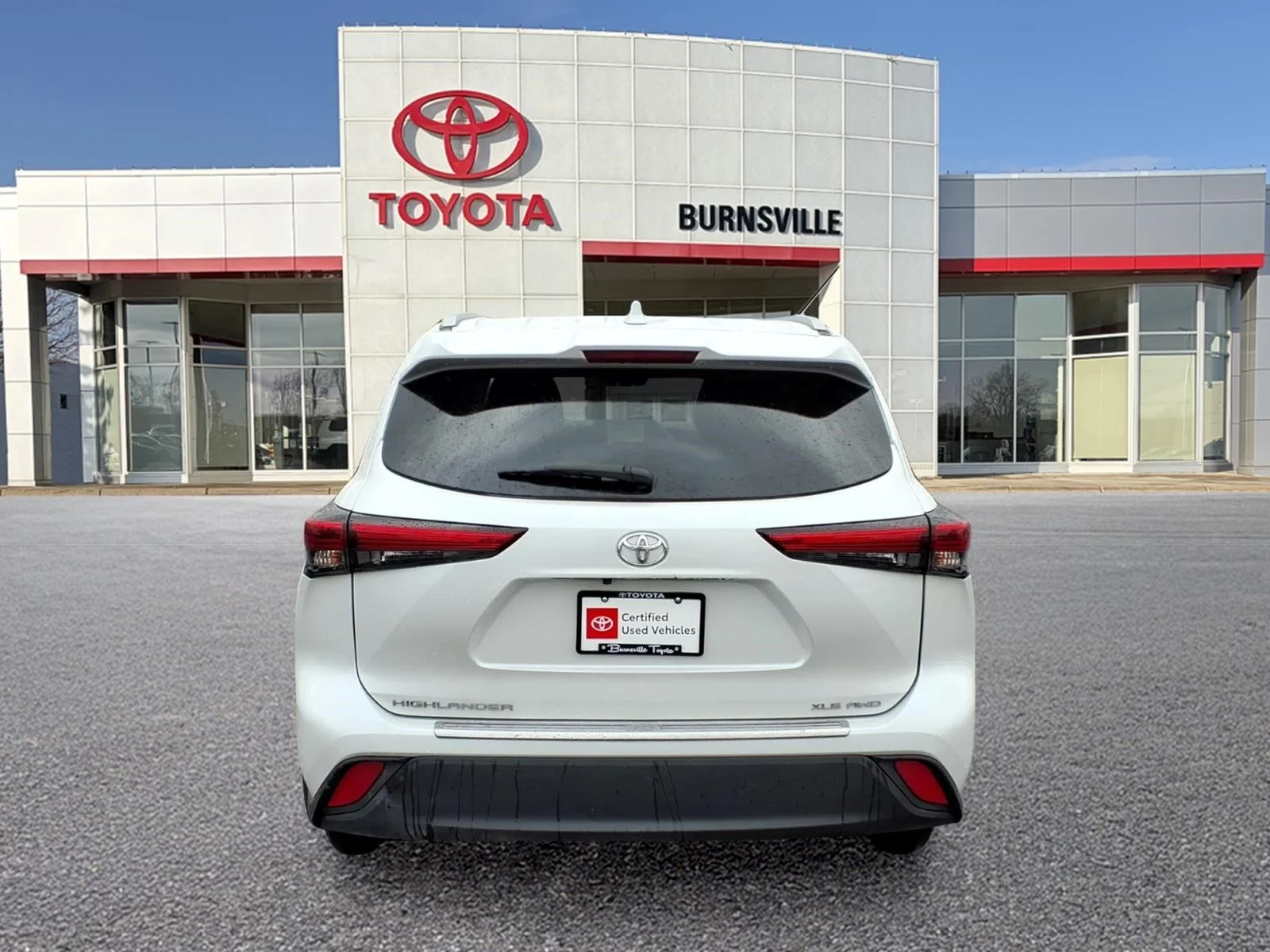 Used 2023 Beige Toyota XLE image 5