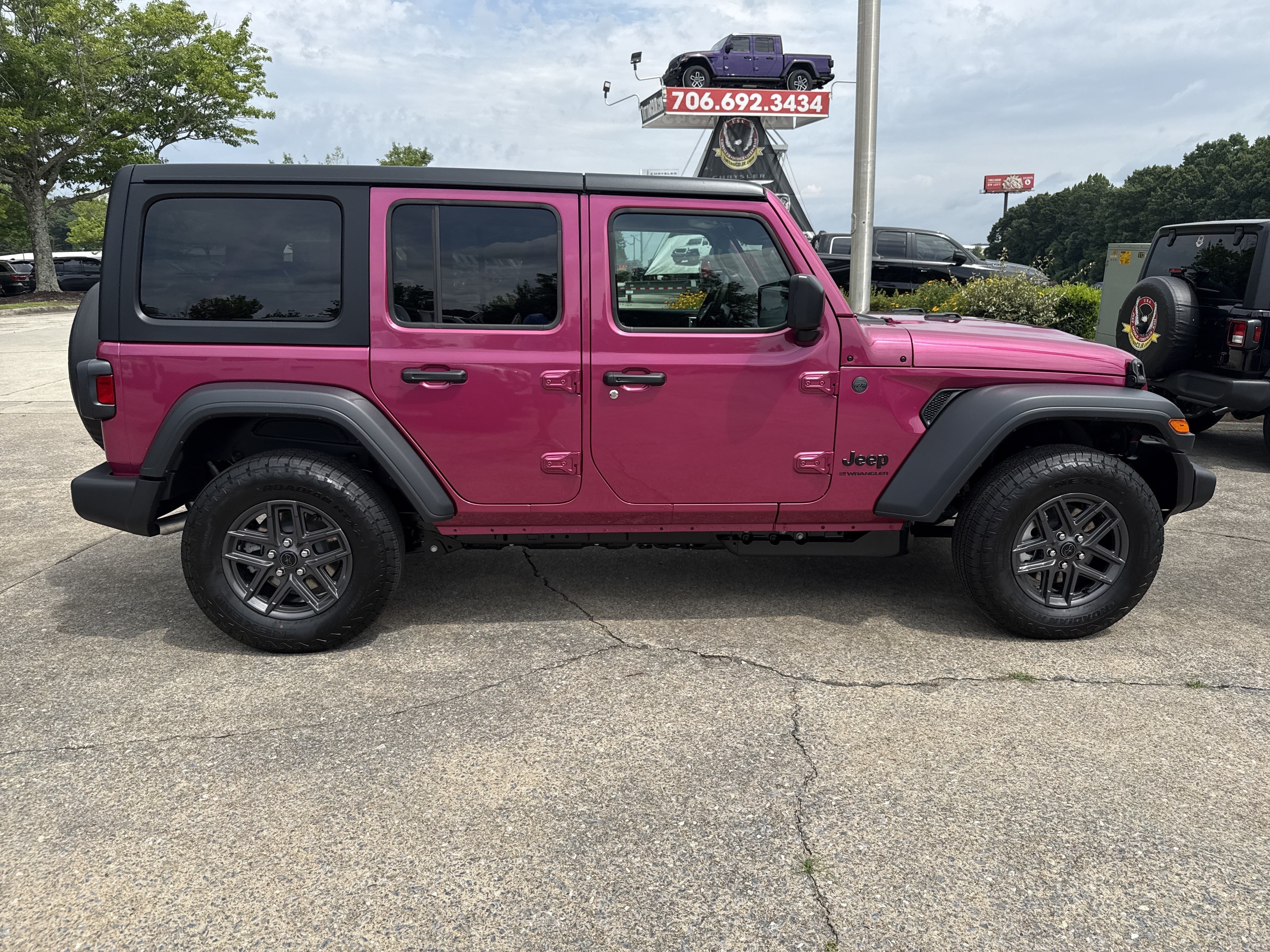New 2026 Tuscadero Pearlcoat Jeep Sport S image 8
