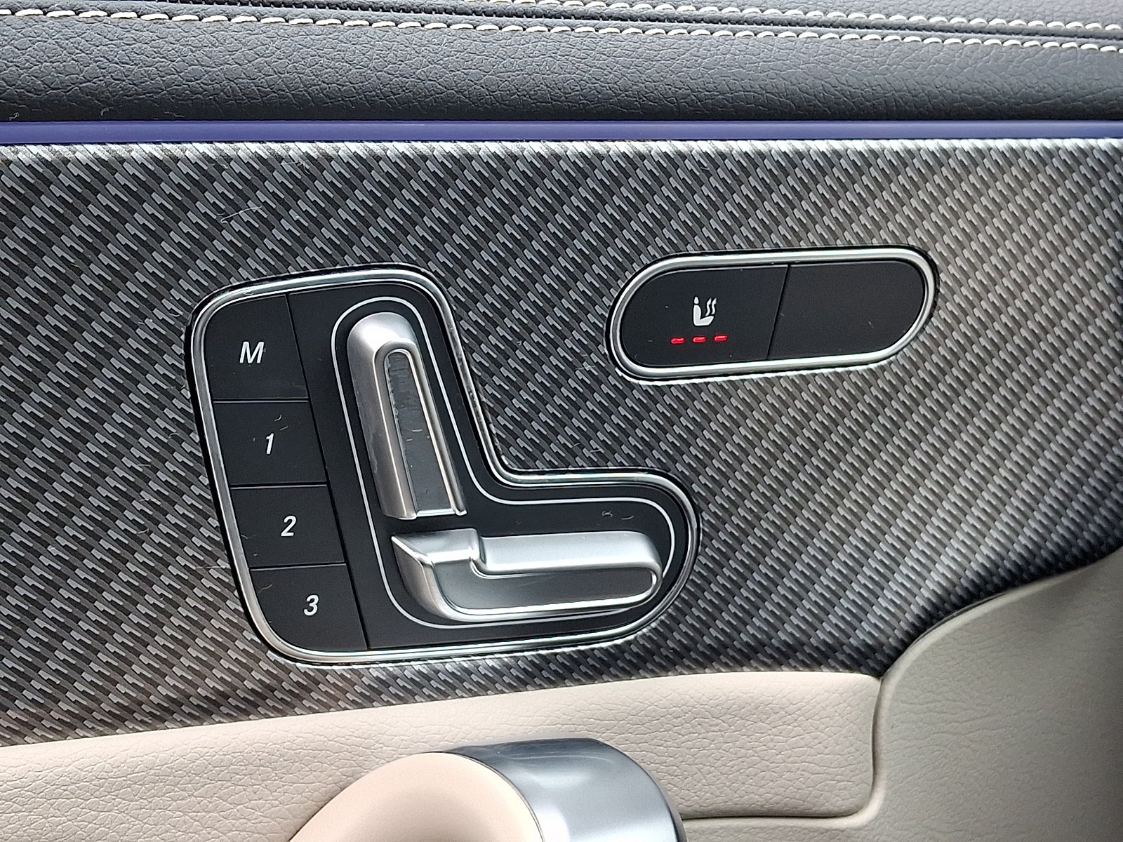 Certified Used 2025 Polar White - 149 Mercedes-Benz 4MATIC® image 25