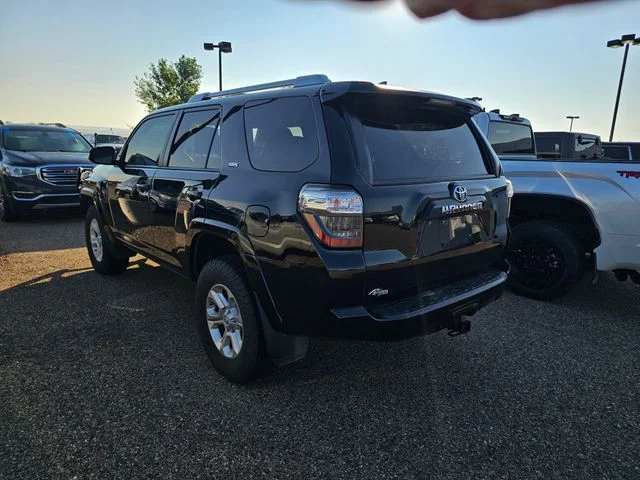 Used 2016 Midnight Black Metallic Toyota SR5 image 10