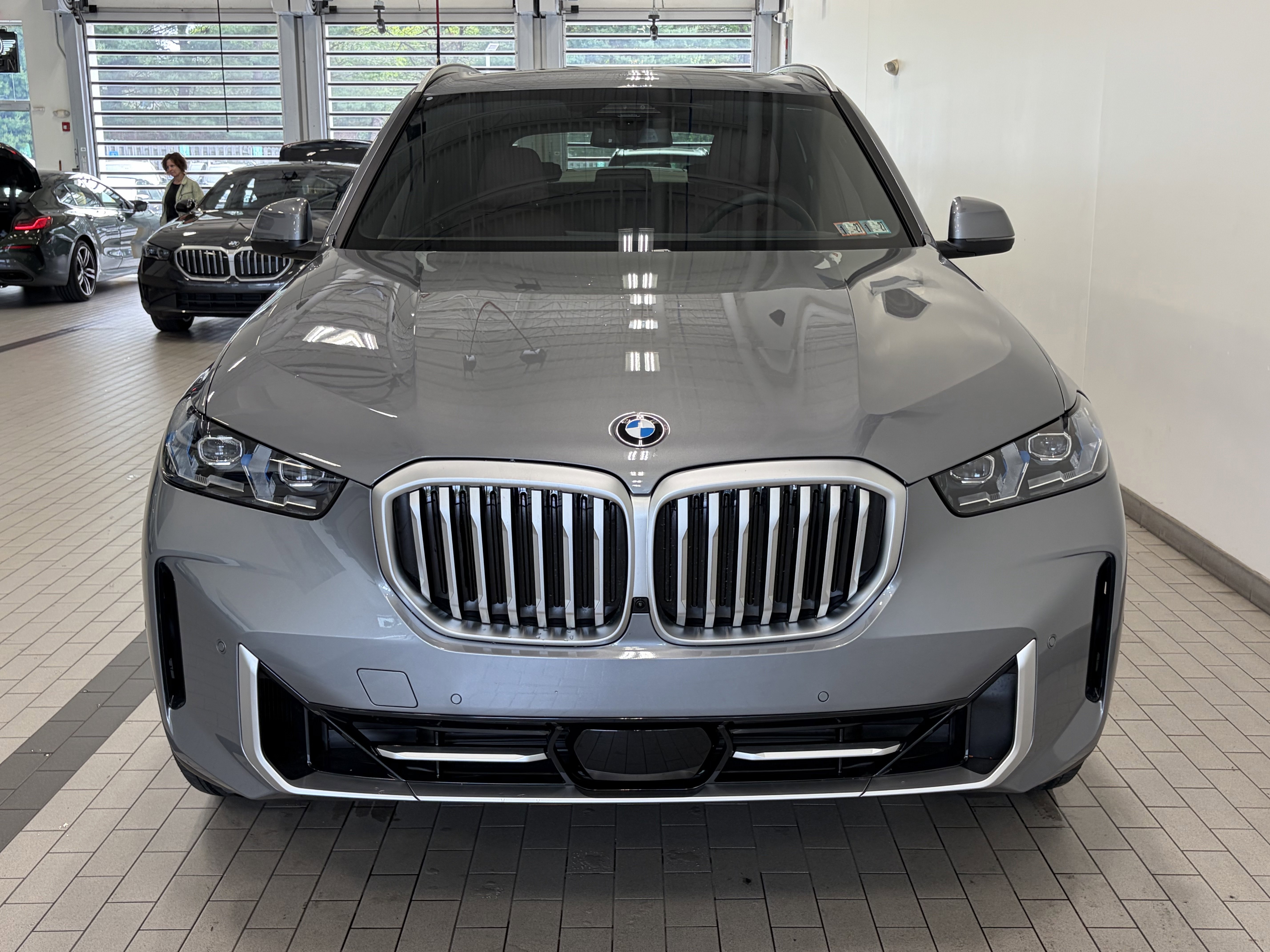 Used 2026 SKYSCRAPER GREY M BMW xDrive40i image 3