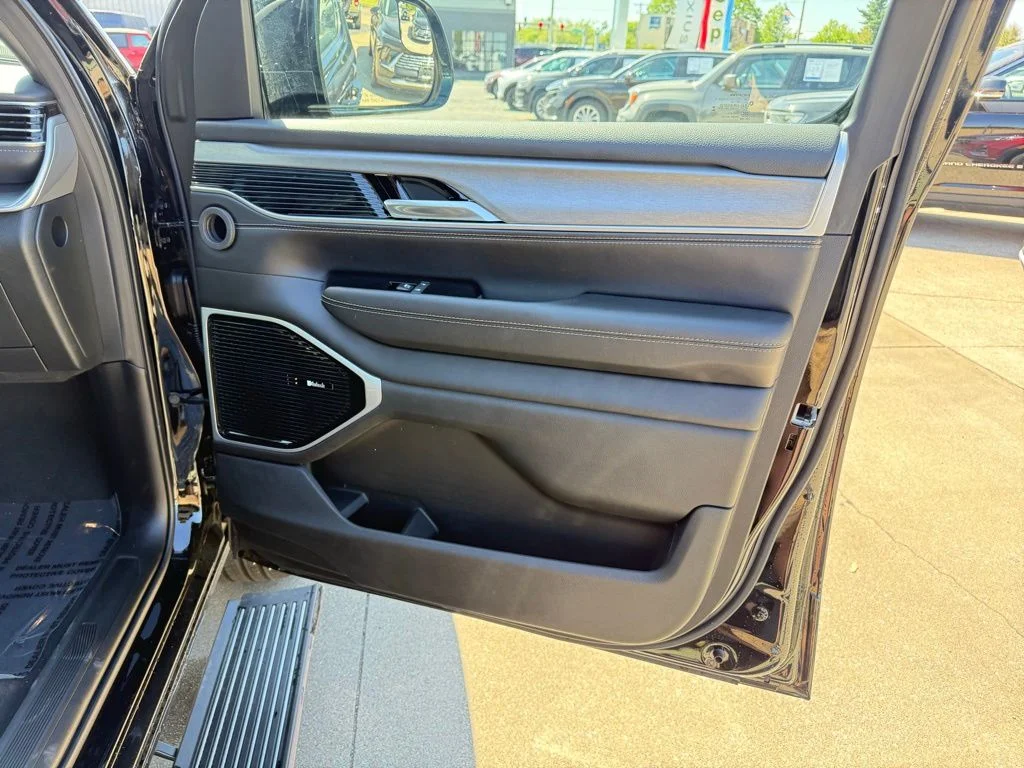 New 2026 High Gloss Black Exterior Paint Jeep Limited Reserve image 46
