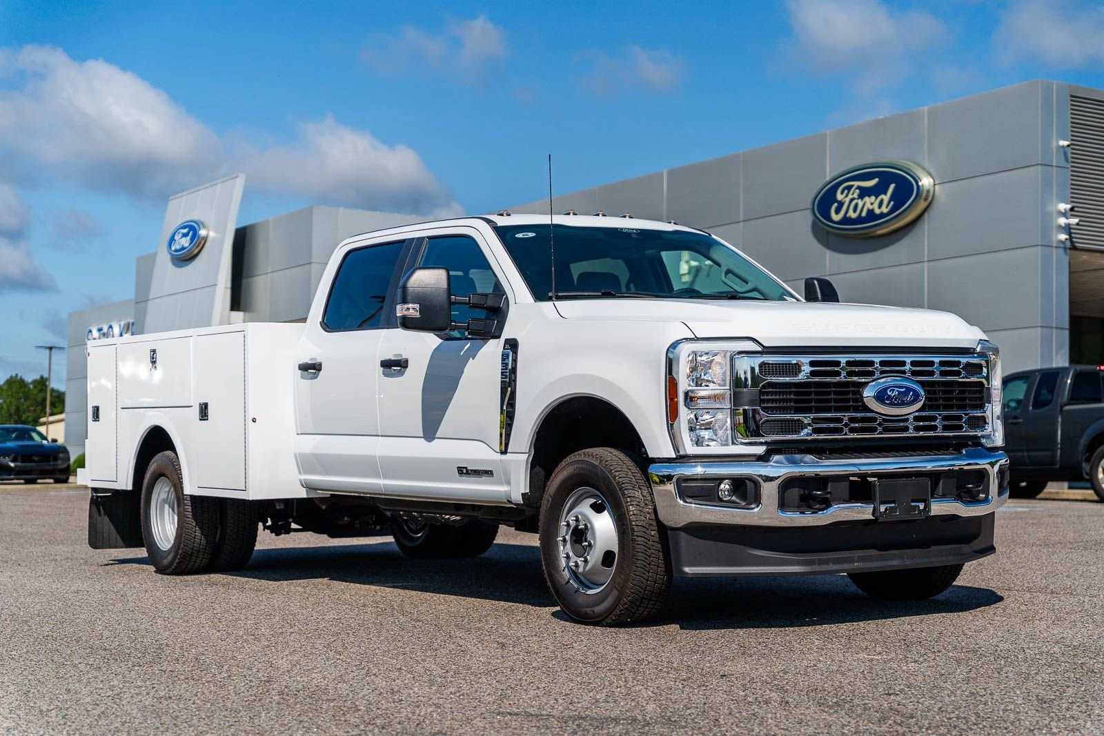 2026 Ford F-350 Super Duty Chassis Cab XL