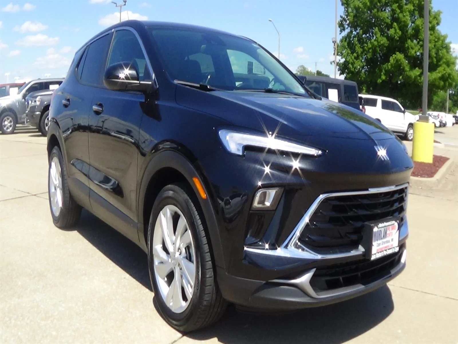 Used 2025 Ebony Twilight Metallic (gb0) Buick Preferred image 4