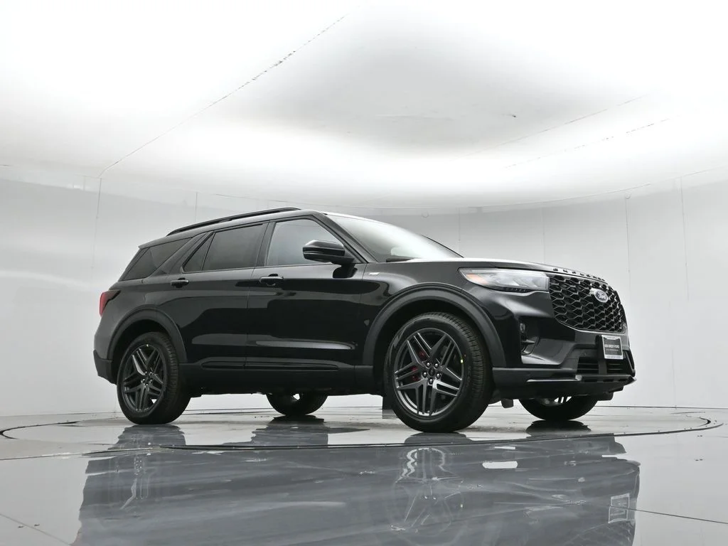 New 2026 Agate Black Metallic Ford ST-Line image 3