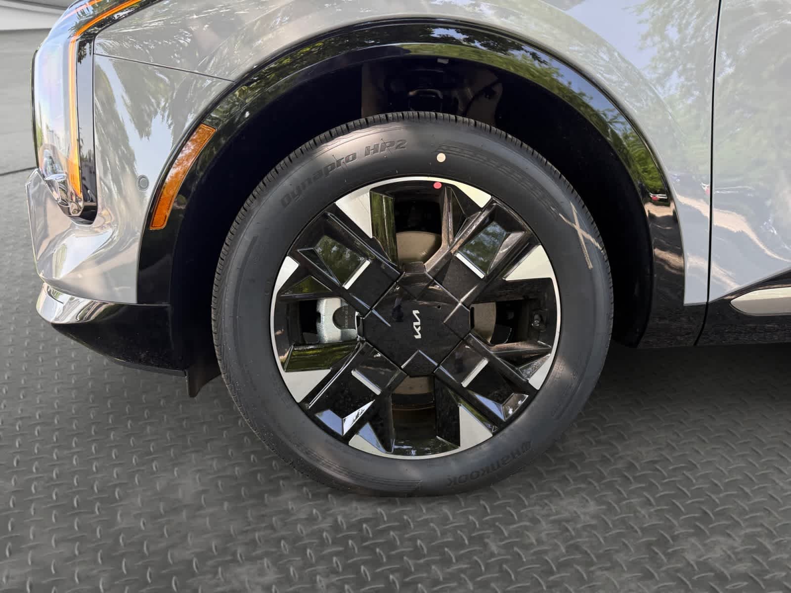 New 2026 Wolf Gray Kia SX Prestige image 7