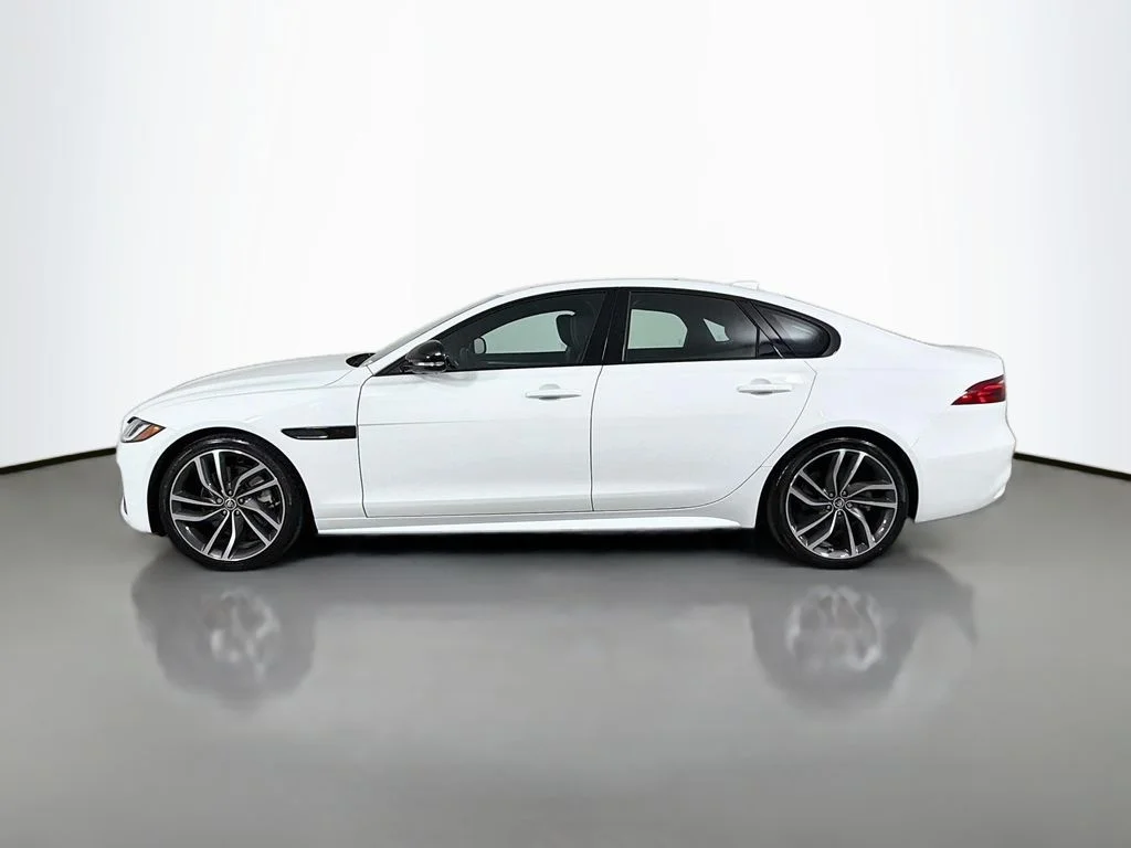 Certified Used 2024 Fuji White Jaguar R-Dynamic SE image 8