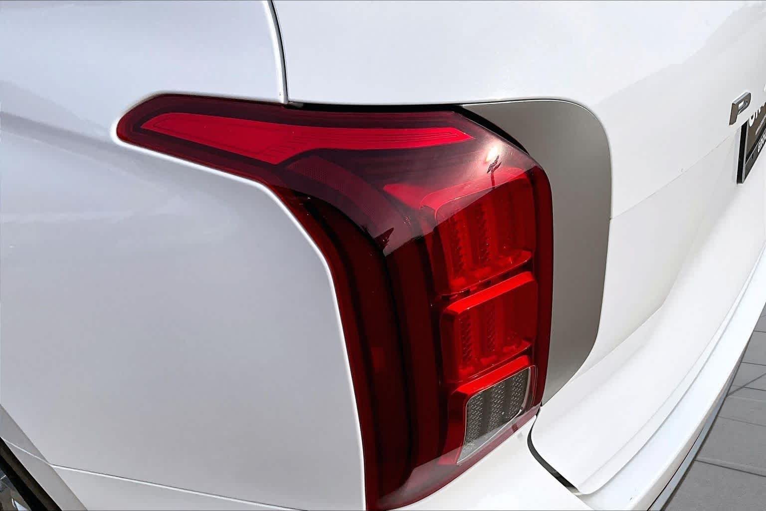 Used 2025 Hyper White Hyundai SEL image 26