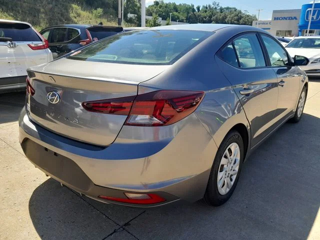 Used 2019 Gray Hyundai SE image 8