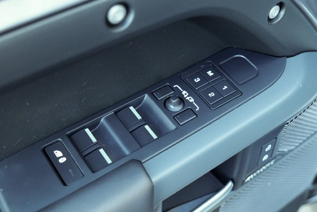 Used 2023 Gray Land Rover X image 13